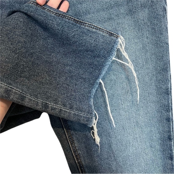 STS Blue Alicia Mom Jean Medium Wash Denim Distressed Frayed Hem Jeans Size 30 - Picture 2 of 9